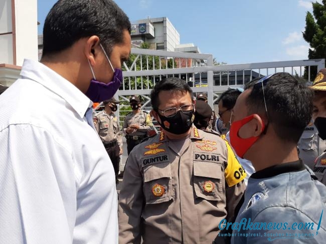 Aparat Kepolisian Kawal Ketat Aksi Unjuk Rasa Di depan DPRD NTB